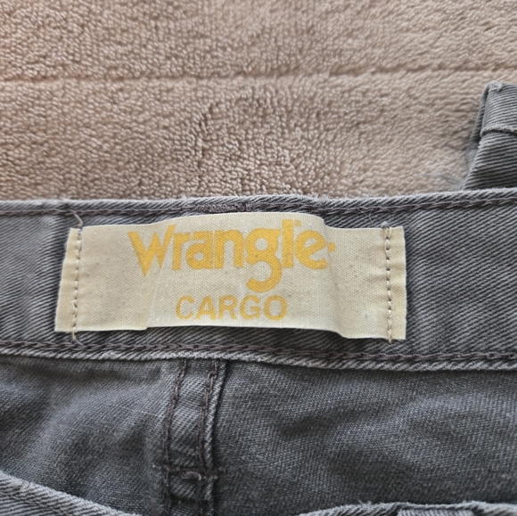 Two pairs of Wrangler cargo pants size 44 x 30 - Picture 2 of 13